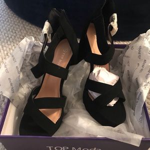 NIB Sexy black velvety paltform heels